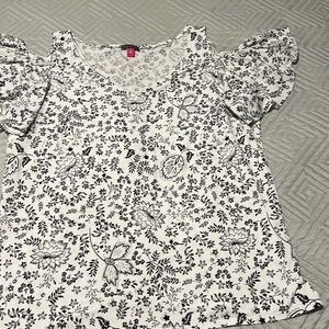 XL cream and black blouse by Vince Camuto.  Peekaboo shoulder sleeve